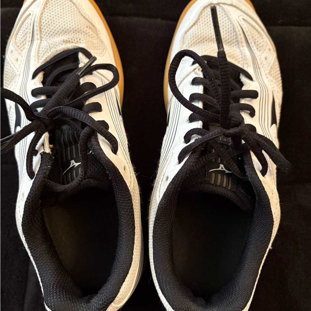 Mizuno White and Black Athletic Shoes